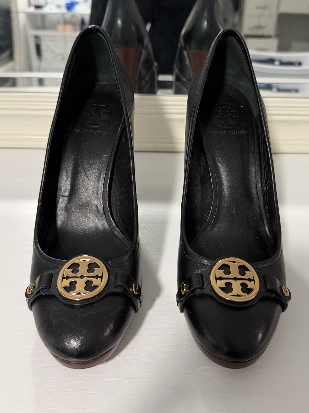 Tory Burch Black Leather Pumps with Gold Logo Medallion